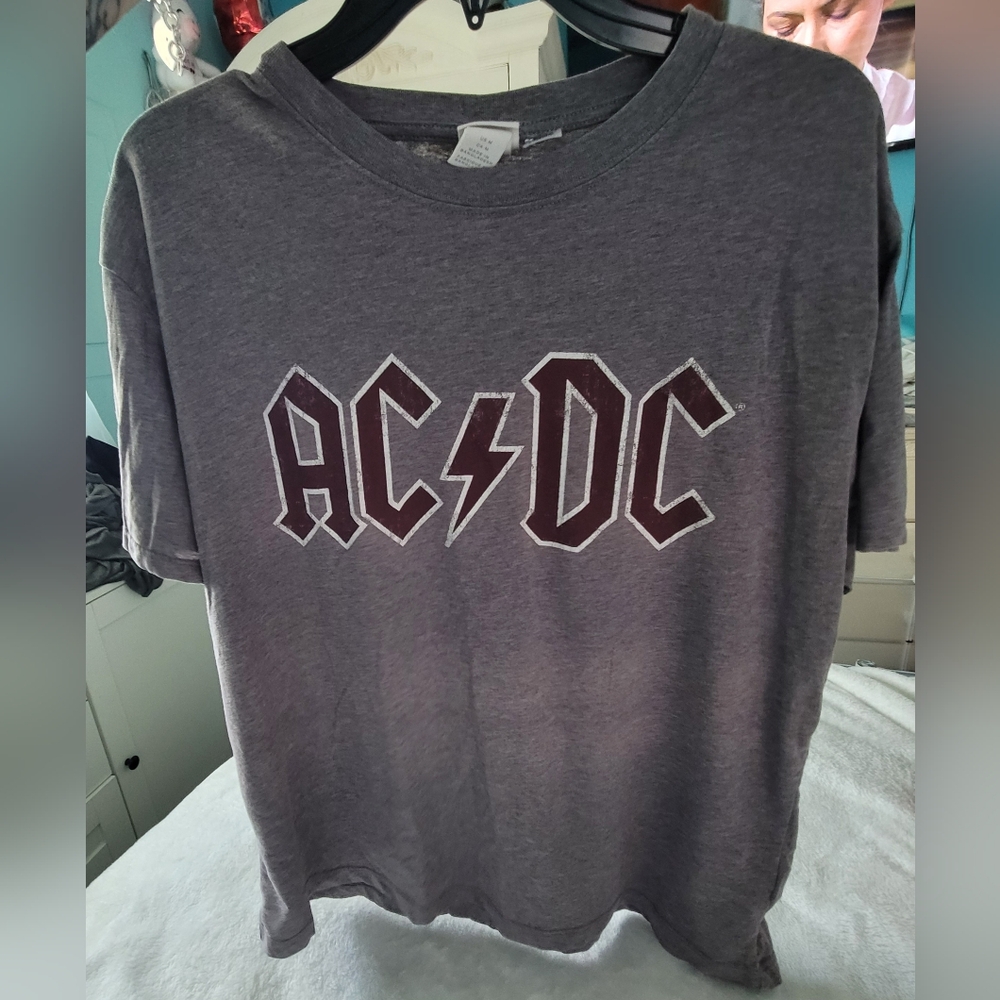 H&M Gray AC/DC Band Tee Sz Med. Read Post